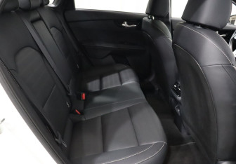 Подержанный автомобиль Kia K3 Sedan 2023 года (21 фото)
