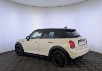 Подержанный автомобиль MINI Hatch 2019 года (7 фото)