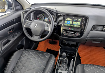 Подержанный автомобиль Mitsubishi Outlander 2022 года (29 фото)