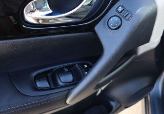 Подержанный автомобиль Nissan Qashqai 2017 года (11 фото)