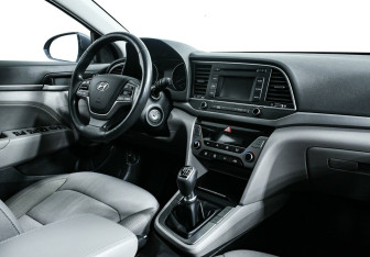 Подержанный автомобиль Hyundai Elantra Sedan 2018 года (9 фото)