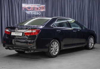Подержанный автомобиль Toyota Camry Sedan 2013 года (5 фото)