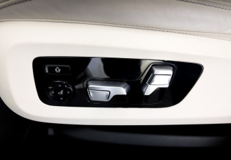 Подержанный автомобиль BMW X7 2021 года (20 фото)