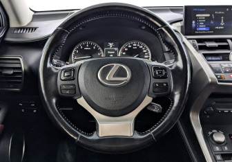 Подержанный автомобиль Lexus NX 2017 года (22 фото)