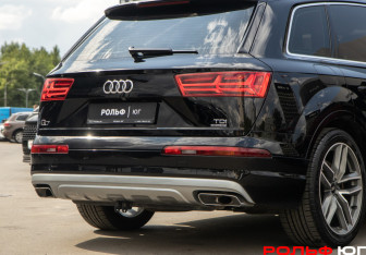 Подержанный автомобиль Audi Q7 2016 года (22 фото)