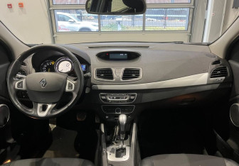 Подержанный автомобиль Renault Fluence 2012 года (14 фото)