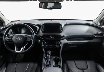 Подержанный автомобиль Hyundai Santa Fe 2018 года (8 фото)