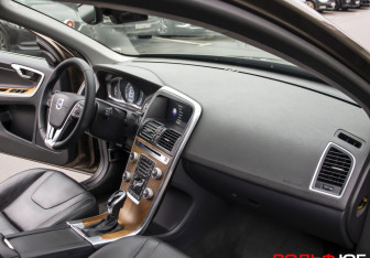 Подержанный автомобиль Volvo XC60 2015 года (9 фото)