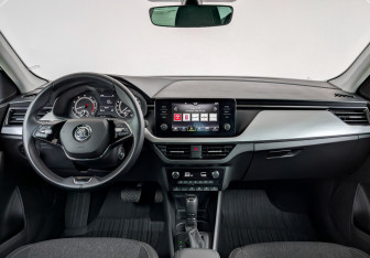 Подержанный автомобиль Skoda Rapid Liftback 2022 года (14 фото)