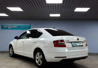 Подержанный автомобиль Skoda Octavia Liftback 2018 года (7 фото)