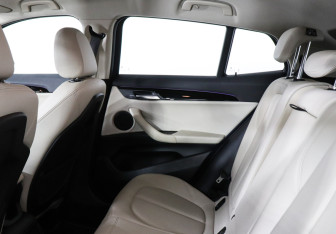 Подержанный автомобиль BMW X2 2020 года (13 фото)