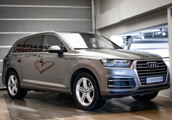Подержанный автомобиль Audi Q7 2016 года (3 фото)