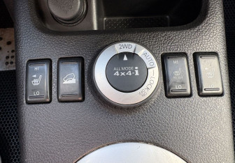 Подержанный автомобиль Nissan X-Trail 2011 года (16 фото)