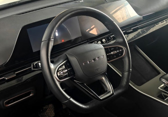 Подержанный автомобиль Omoda C5 2022 года (15 фото)
