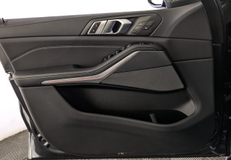 Подержанный автомобиль BMW X5 2020 года (19 фото)