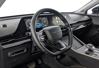 Подержанный автомобиль Omoda C5 2024 года (15 фото)