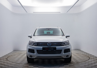 Подержанный автомобиль Volkswagen Touareg 2013 года (2 фото)