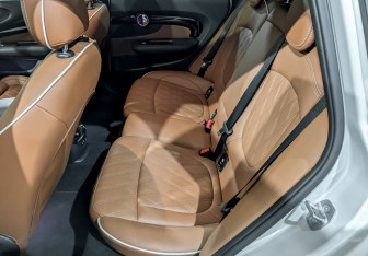Подержанный автомобиль MINI Clubman Wagon 2022 года (12 фото)