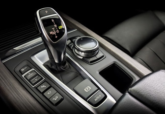 Подержанный автомобиль BMW X5 2014 года (28 фото)