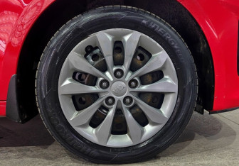 Подержанный автомобиль Kia Ceed Hatchback 2018 года (19 фото)