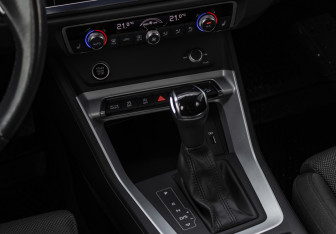 Подержанный автомобиль Audi Q3 Sportback 2020 года (18 фото)
