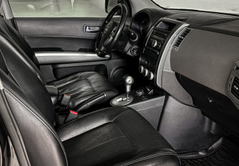 Подержанный автомобиль Nissan X-Trail 2008 года (10 фото)