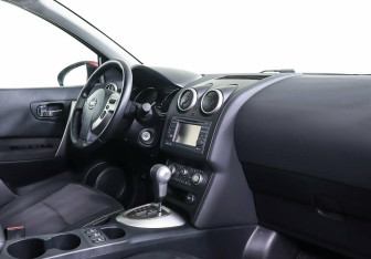 Подержанный автомобиль Nissan Qashqai 2013 года (8 фото)