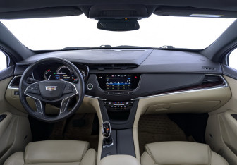 Подержанный автомобиль Cadillac XT5 2016 года (14 фото)