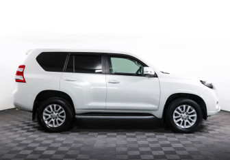 Подержанный автомобиль Toyota Land Cruiser Prado 2015 года (4 фото)