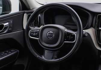 Подержанный автомобиль Volvo XC60 2018 года (15 фото)