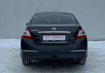 Подержанный автомобиль Nissan Teana 2011 года (6 фото)