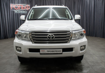 Подержанный автомобиль Toyota Land Cruiser Suv 2014 года (2 фото)