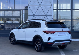 Подержанный автомобиль Kia Rio Hatchback 2021 года (7 фото)