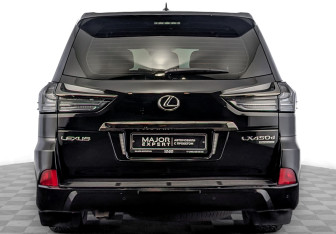 Подержанный автомобиль Lexus LX 2018 года (6 фото)