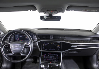 Подержанный автомобиль Audi A7 2018 года (12 фото)