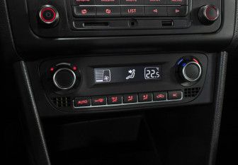 Подержанный автомобиль Volkswagen Polo Sedan 2013 года (18 фото)