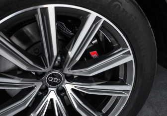 Новый Audi SQ8 2025 (10 фото)