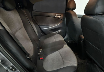 Подержанный автомобиль Hyundai Solaris Sedan 2011 года (12 фото)