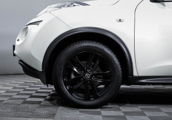 Подержанный автомобиль Nissan Juke 2011 года (15 фото)