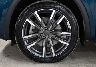 Подержанный автомобиль Geely Monjaro 2023 года (26 фото)