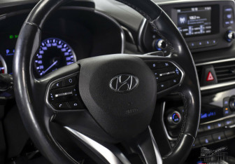 Подержанный автомобиль Hyundai Santa Fe 2019 года (12 фото)
