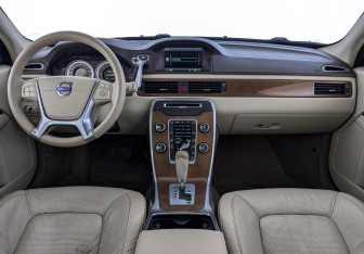 Подержанный автомобиль Volvo XC70 2011 года (14 фото)