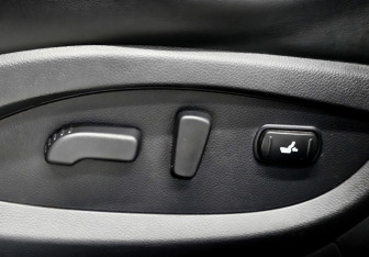 Подержанный автомобиль Infiniti QX70 2013 года (21 фото)