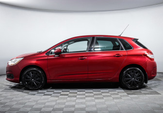 Подержанный автомобиль Citroen C4 Hatchback 2013 года (8 фото)