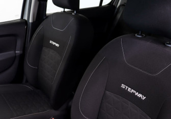 Подержанный автомобиль Renault Sandero 2016 года (13 фото)