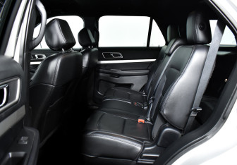 Подержанный автомобиль Ford Explorer 2017 года (12 фото)