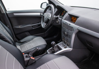 Подержанный автомобиль Opel Astra Wagon 2012 года (9 фото)