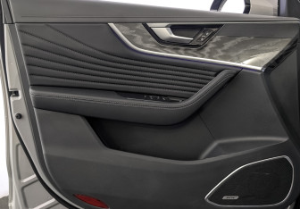 Подержанный автомобиль Hongqi HS5 2024 года (19 фото)