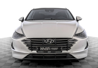 Подержанный автомобиль Hyundai Sonata 2021 года (2 фото)