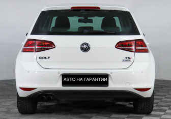 Подержанный автомобиль Volkswagen Golf Hatchback 2014 года (4 фото)